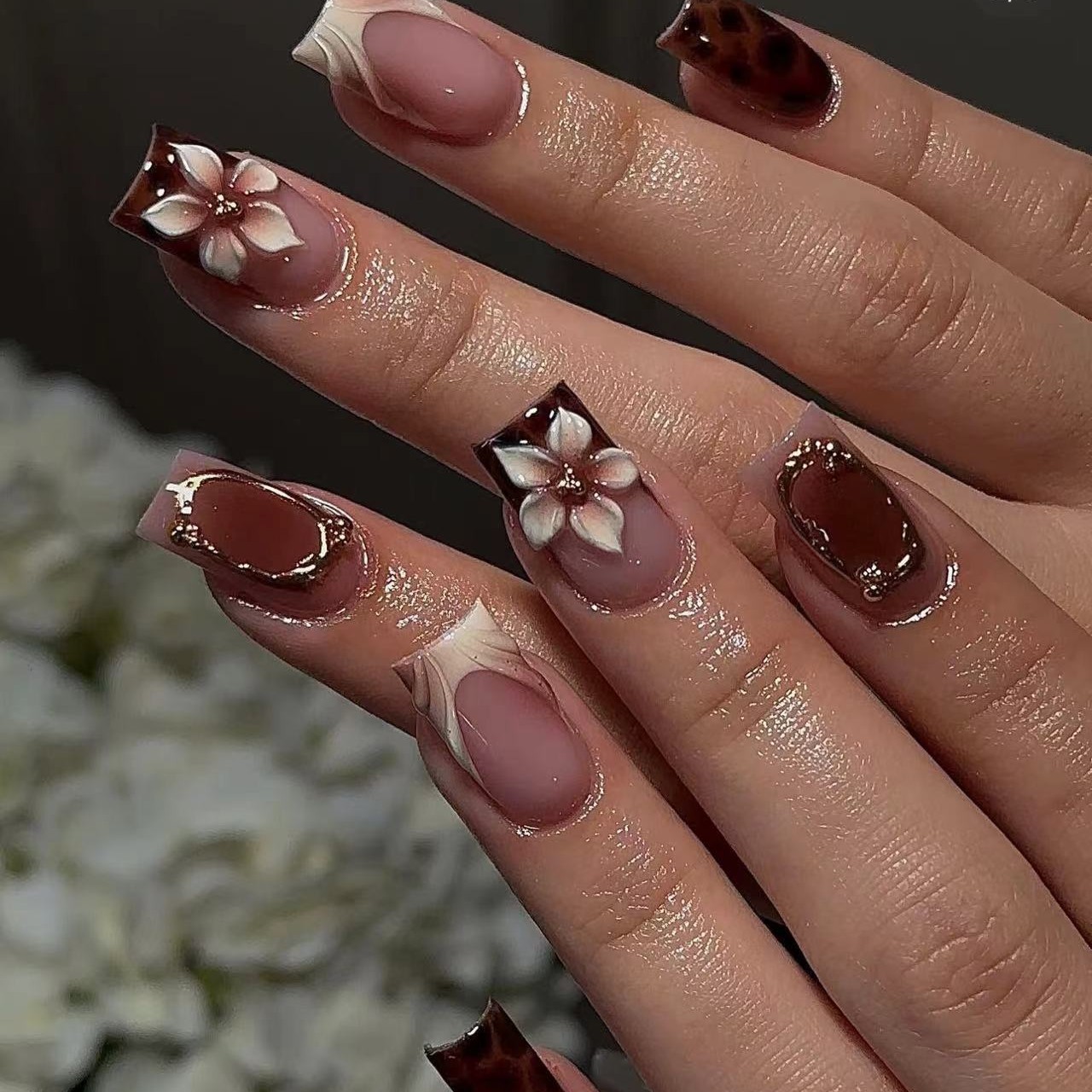 3D Printing Nails - 女性用ショートスクエアフェイクネイル、ガールズファッションブラウンレオパード柄、3Dエンボスフラワーボウフレーム付きプレスオンアクリルつけ爪